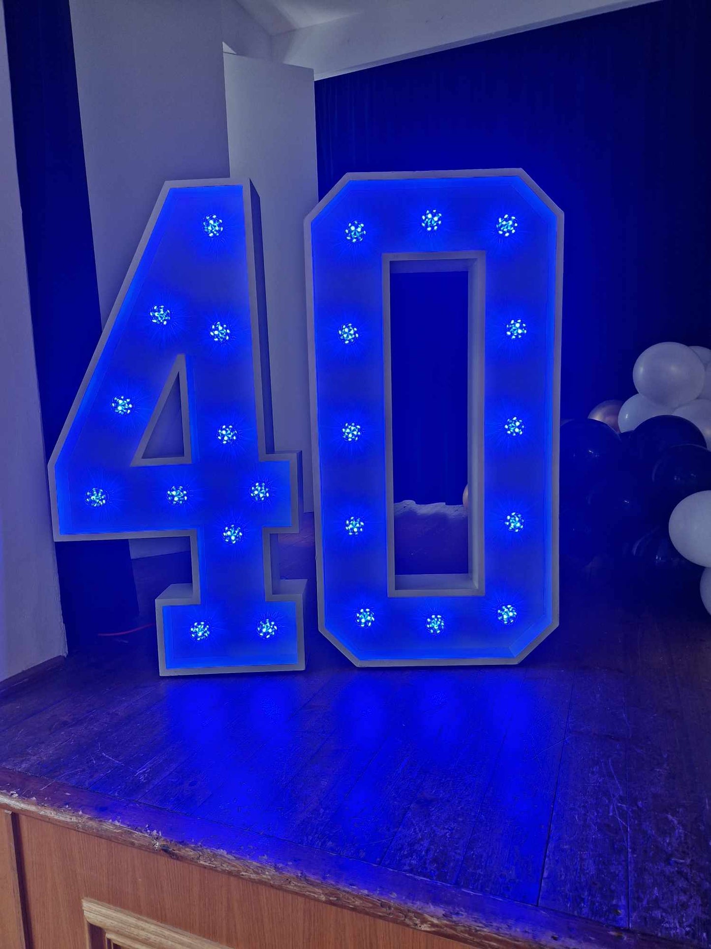 0-9 - 4 FOOT LED NUMBERS TO HIRE